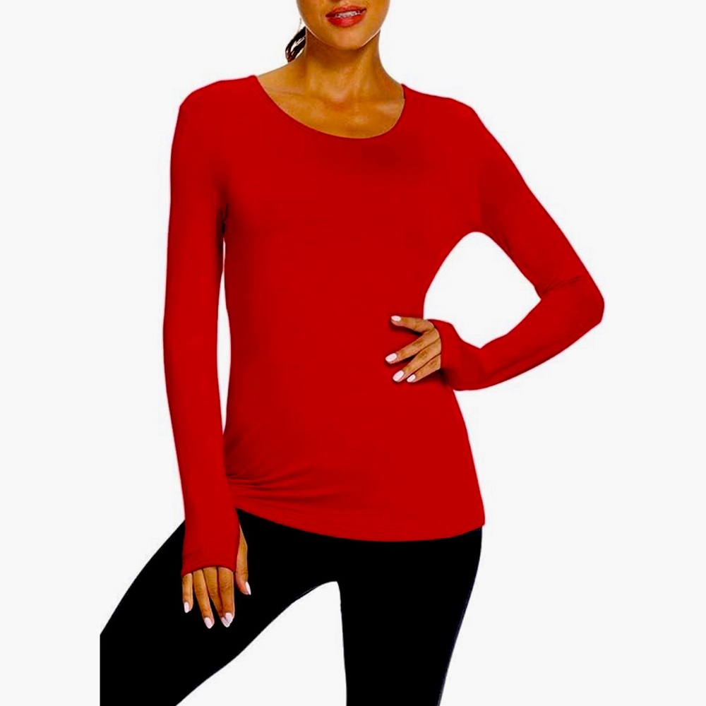 Nippy Women’s workout top with long sleeve and thumb holes.